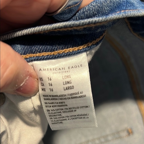 American Eagle Distressed Blue Jeans - Picture 4 of 6